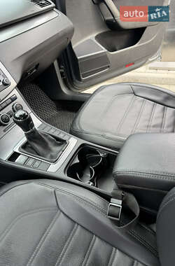 Седан Volkswagen Passat 2014 в Черновцах