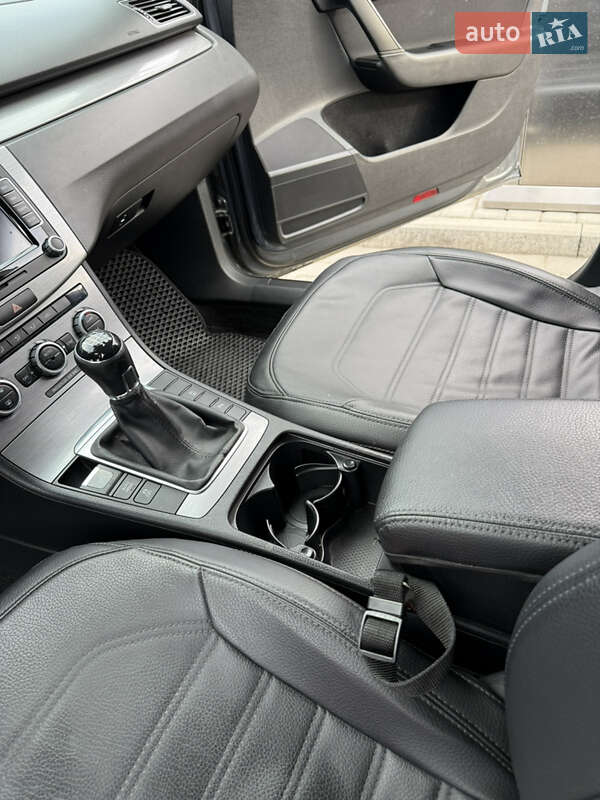 Седан Volkswagen Passat 2014 в Черновцах