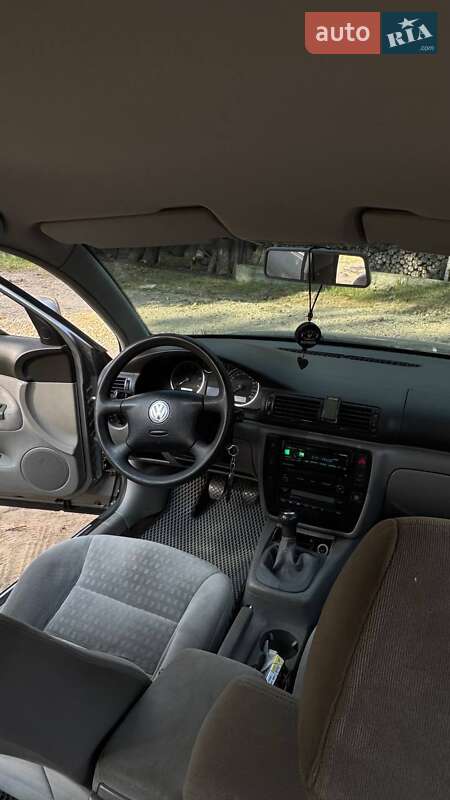 Седан Volkswagen Passat 2003 в Українці