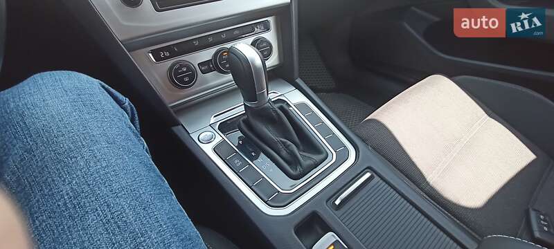 Універсал Volkswagen Passat 2015 в Львові