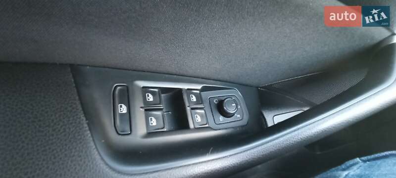 Універсал Volkswagen Passat 2015 в Львові