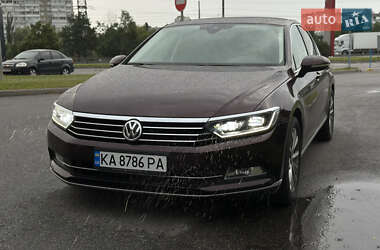 Седан Volkswagen Passat 2015 в Киеве
