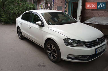Седан Volkswagen Passat 2011 в Киеве