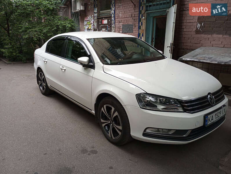 Volkswagen Passat 2011
