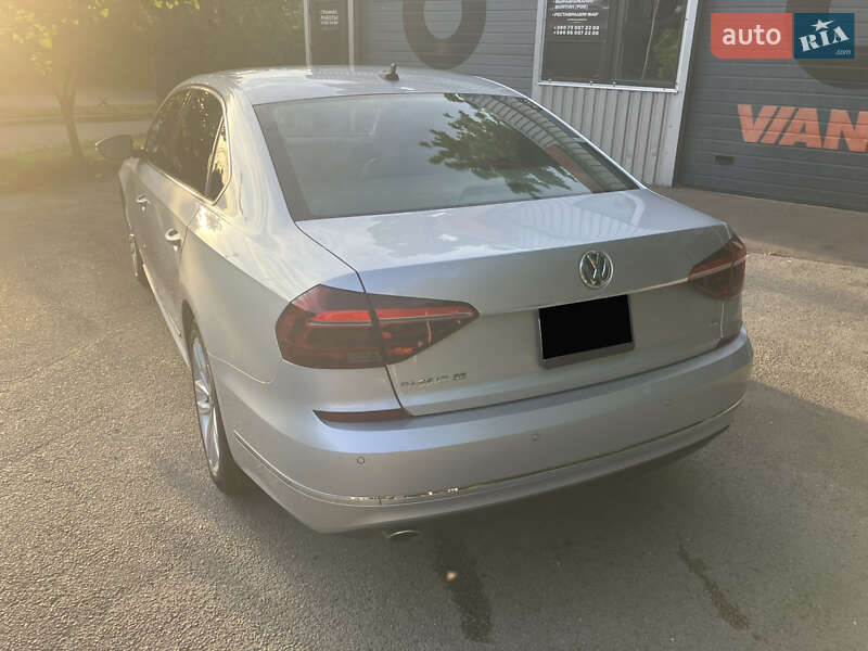 Седан Volkswagen Passat 2017 в Киеве