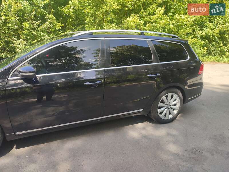 Універсал Volkswagen Passat 2011 в Звягелі