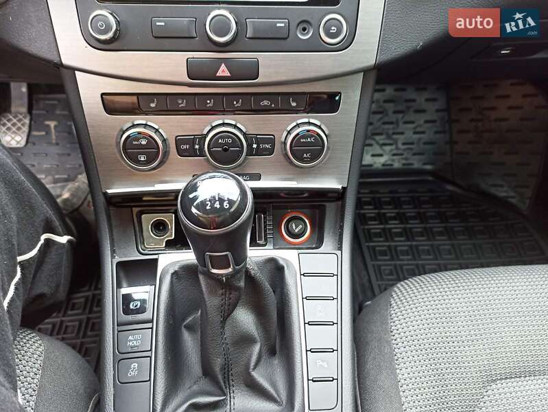 Универсал Volkswagen Passat 2014 в Тернополе