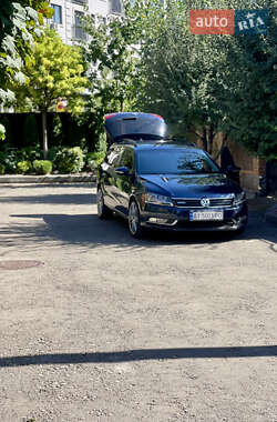 Универсал Volkswagen Passat 2012 в Софиевской Борщаговке