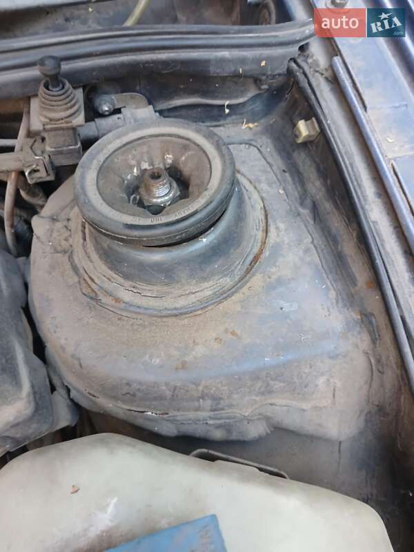 Седан Volkswagen Passat 1994 в Бродах