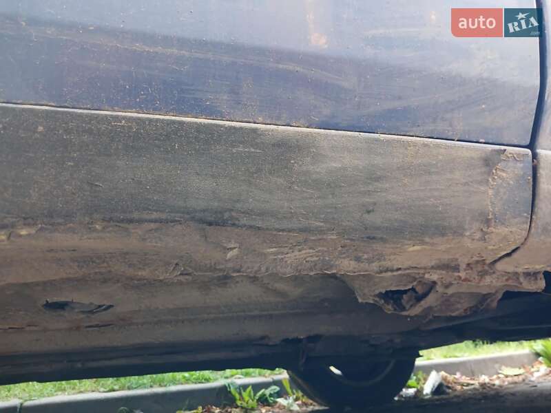 Седан Volkswagen Passat 1994 в Бродах