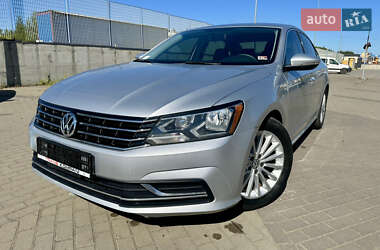 Седан Volkswagen Passat 2016 в Львові