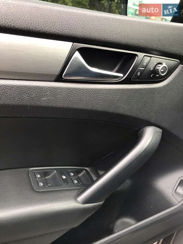 Седан Volkswagen Passat 2014 в Чернігові