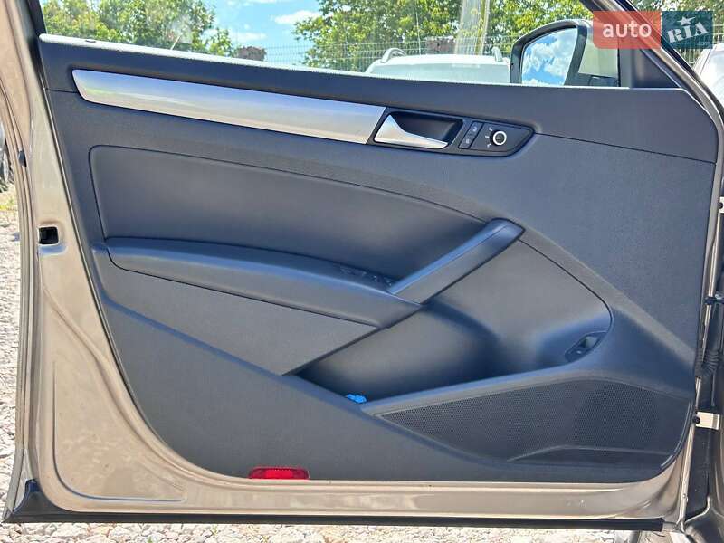 Седан Volkswagen Passat 2014 в Одессе