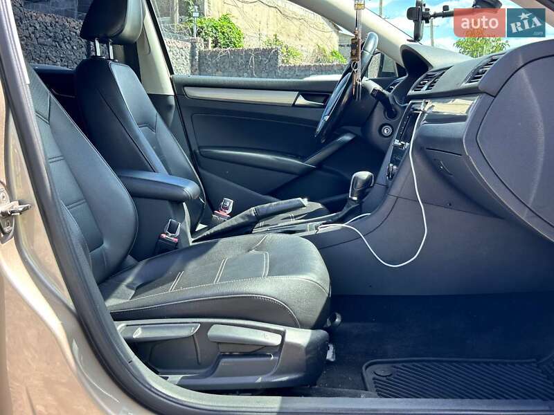 Седан Volkswagen Passat 2014 в Одессе