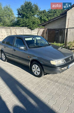 Седан Volkswagen Passat 1994 в Львові