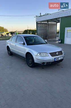 Седан Volkswagen Passat 2004 в Ярмолинцях