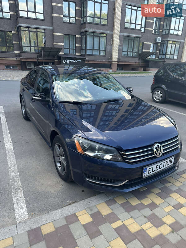 Седан Volkswagen Passat 2013 в Чернигове