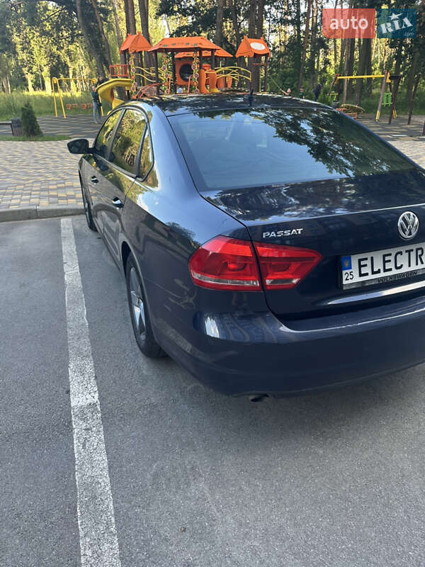 Седан Volkswagen Passat 2013 в Чернигове