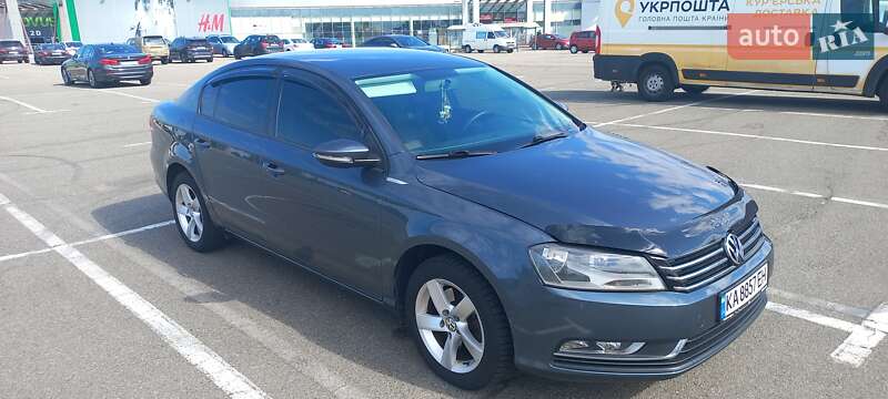 Седан Volkswagen Passat 2011 в Києві