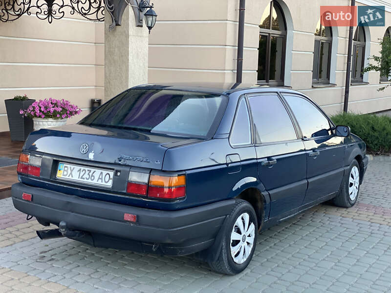 Седан Volkswagen Passat 1989 в Дунаївцях
