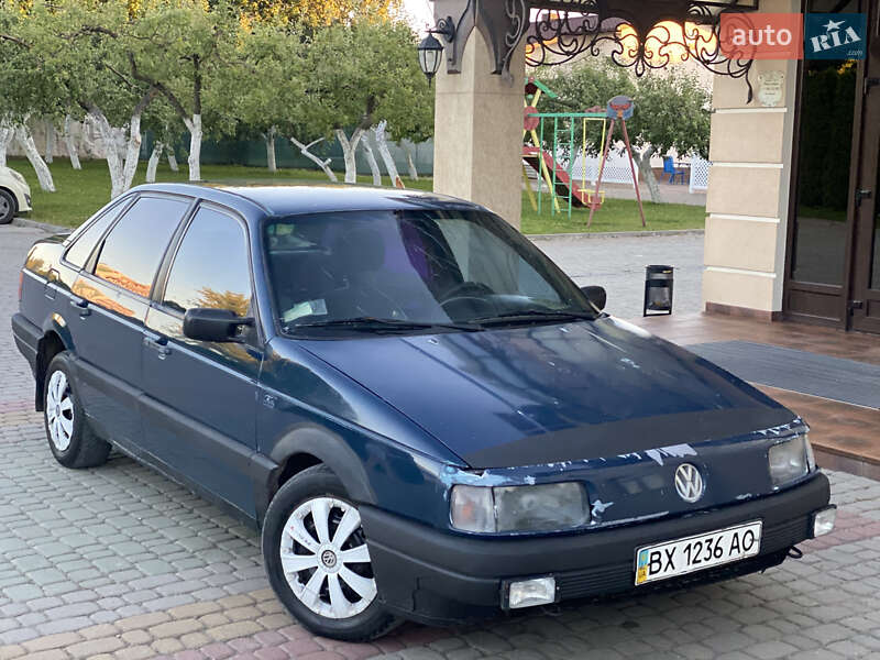 Седан Volkswagen Passat 1989 в Дунаївцях