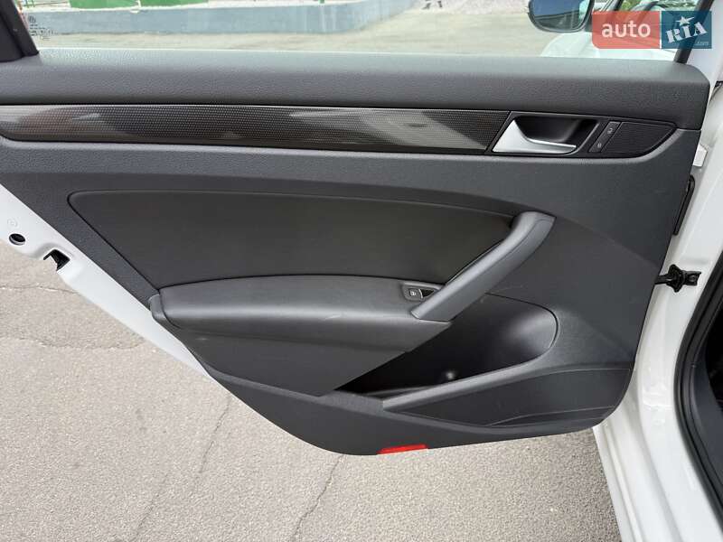 Седан Volkswagen Passat 2012 в Одессе