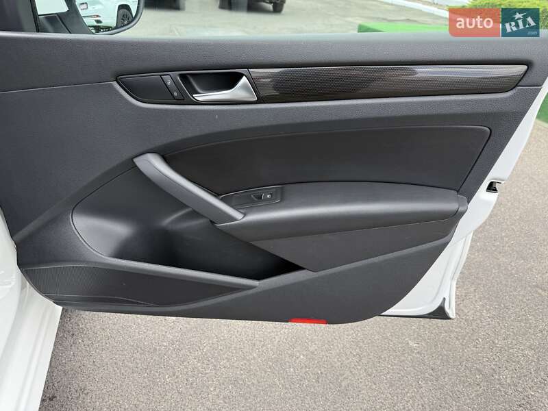 Седан Volkswagen Passat 2012 в Одессе