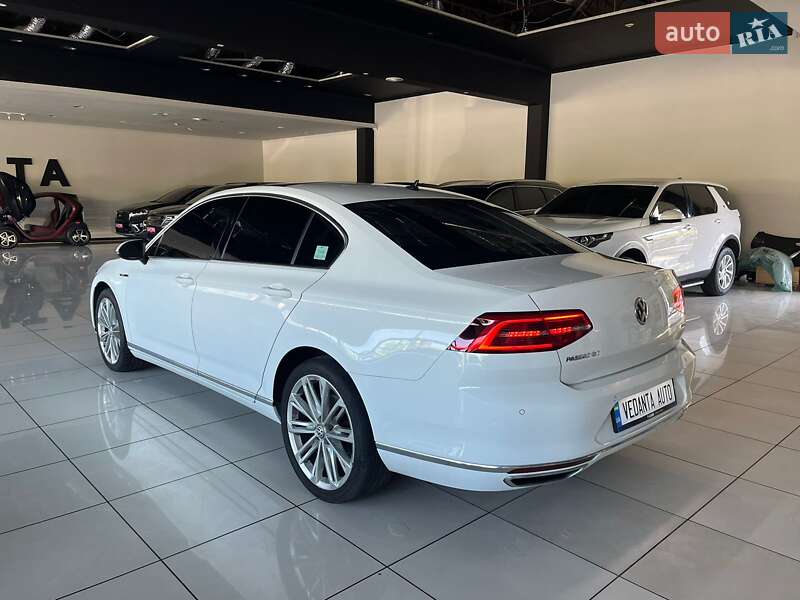 Седан Volkswagen Passat 2018 в Киеве