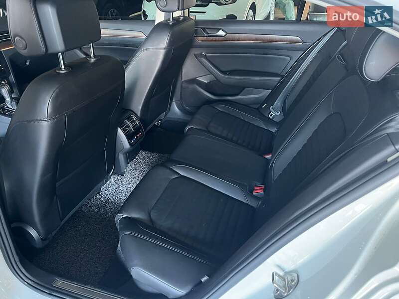 Седан Volkswagen Passat 2018 в Киеве