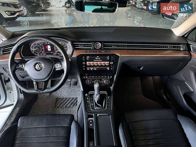 Седан Volkswagen Passat 2018 в Киеве
