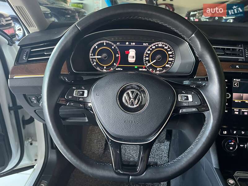 Седан Volkswagen Passat 2018 в Киеве