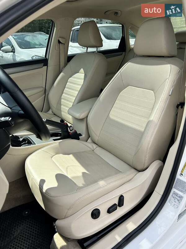 Седан Volkswagen Passat 2015 в Сумах