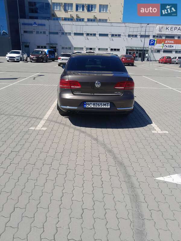 Седан Volkswagen Passat 2012 в Львове