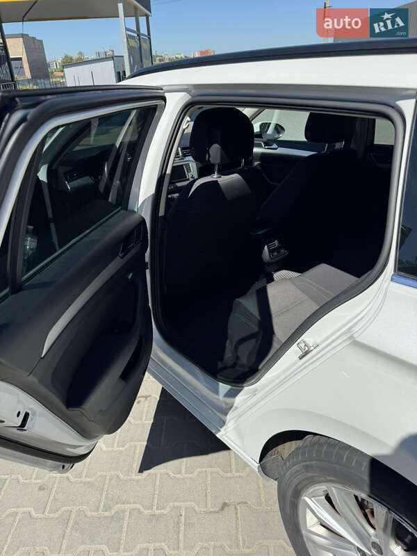 Універсал Volkswagen Passat 2015 в Тернополі