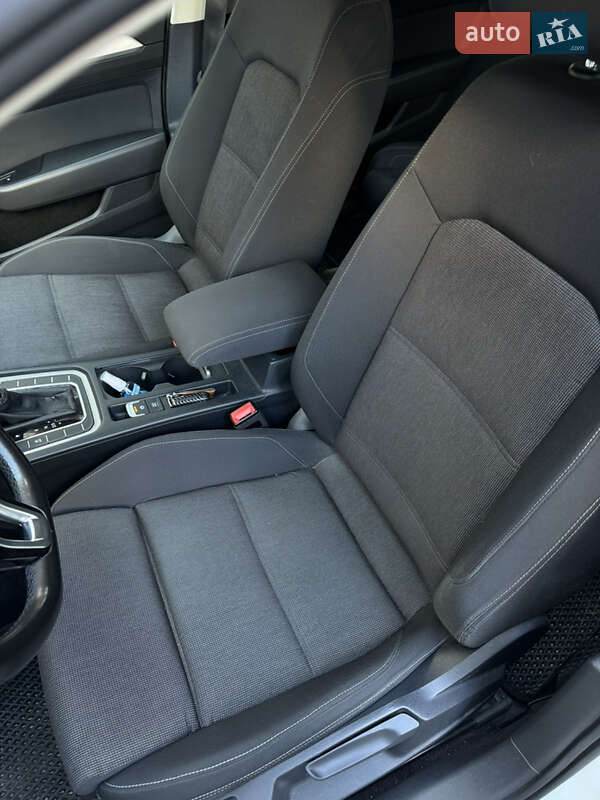 Універсал Volkswagen Passat 2015 в Тернополі