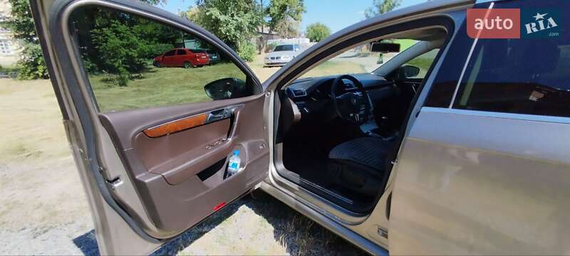 Седан Volkswagen Passat 2012 в Тульчині