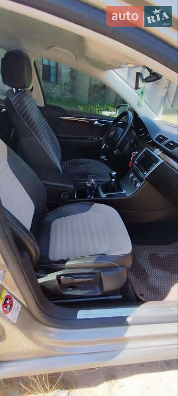 Седан Volkswagen Passat 2012 в Тульчині