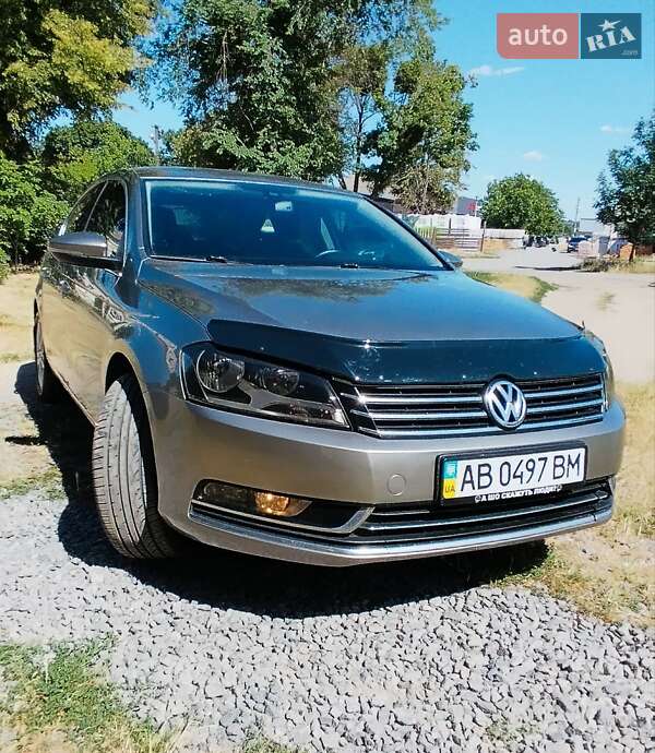Седан Volkswagen Passat 2012 в Тульчині