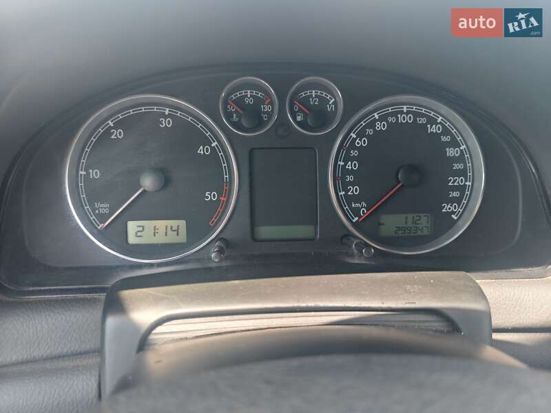 Универсал Volkswagen Passat 2004 в Киеве
