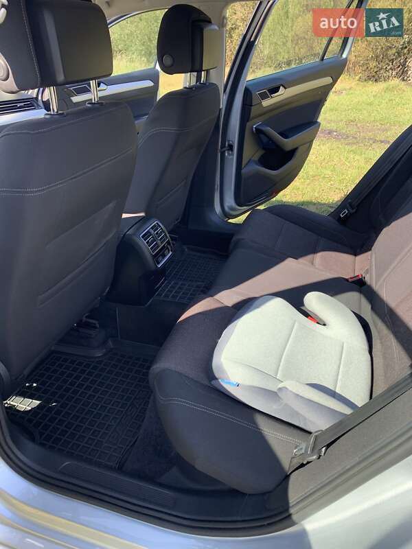 Універсал Volkswagen Passat 2015 в Самборі