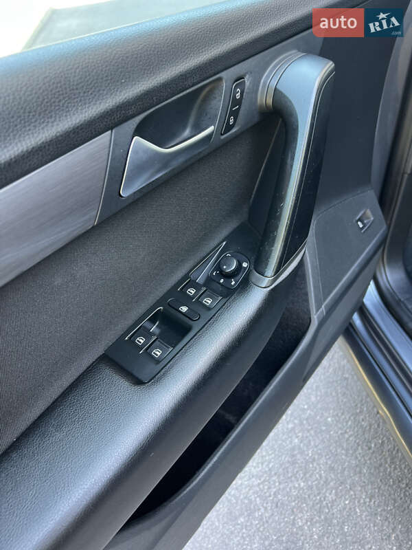 Універсал Volkswagen Passat 2012 в Корсунь-Шевченківському