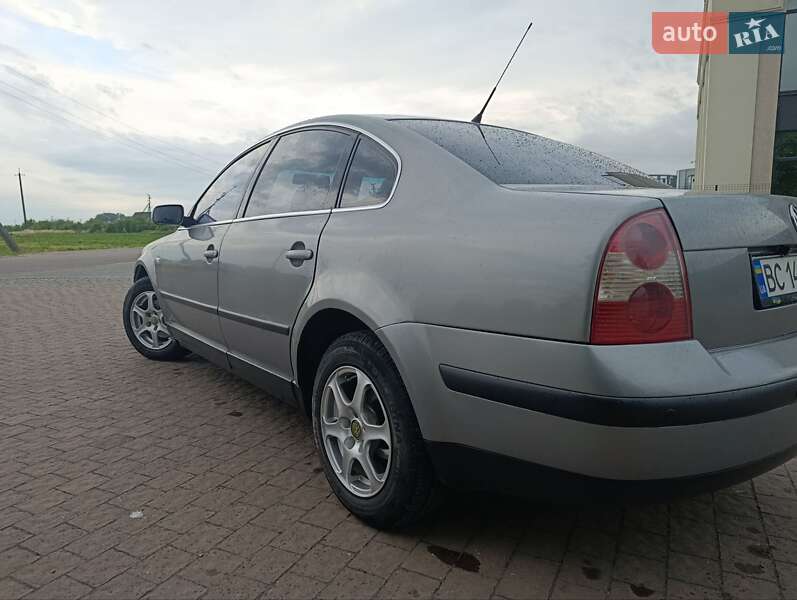 Седан Volkswagen Passat 2002 в Буске