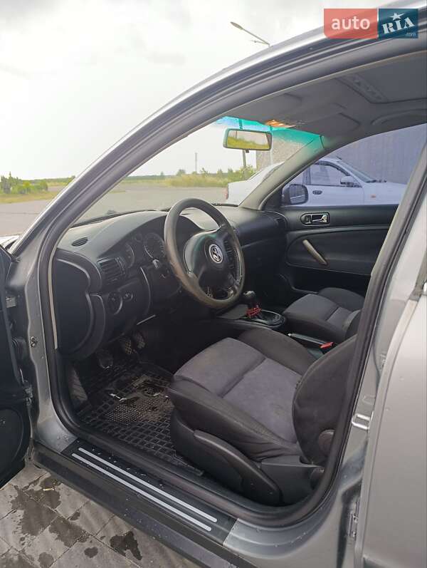 Седан Volkswagen Passat 2002 в Буске