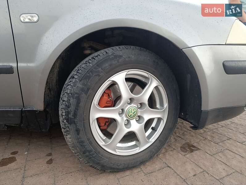 Седан Volkswagen Passat 2002 в Буске