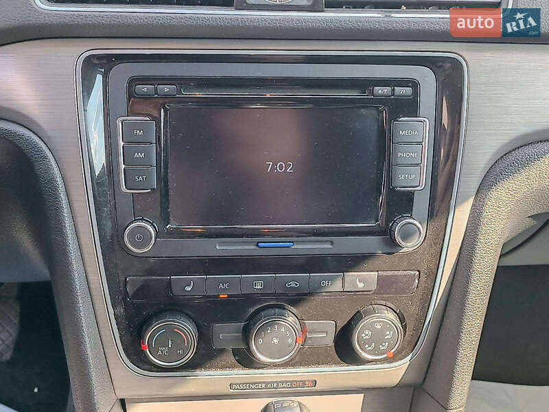 Седан Volkswagen Passat 2015 в Харькове