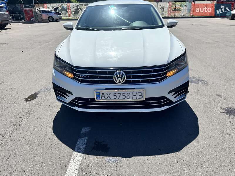Седан Volkswagen Passat 2017 в Киеве