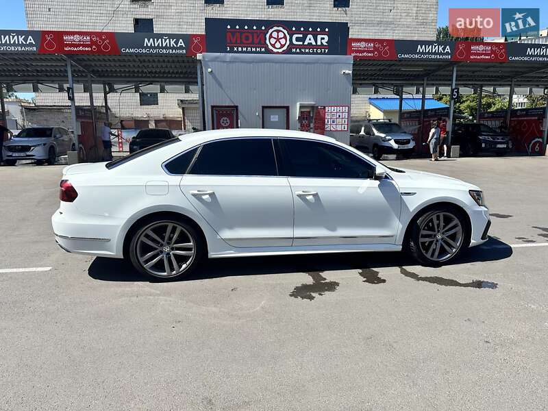 Седан Volkswagen Passat 2017 в Киеве