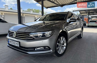 Універсал Volkswagen Passat 2015 в Житомирі