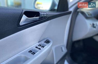 Універсал Volkswagen Passat 2010 в 