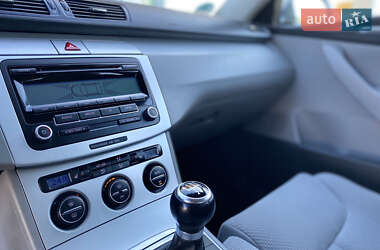 Універсал Volkswagen Passat 2010 в 